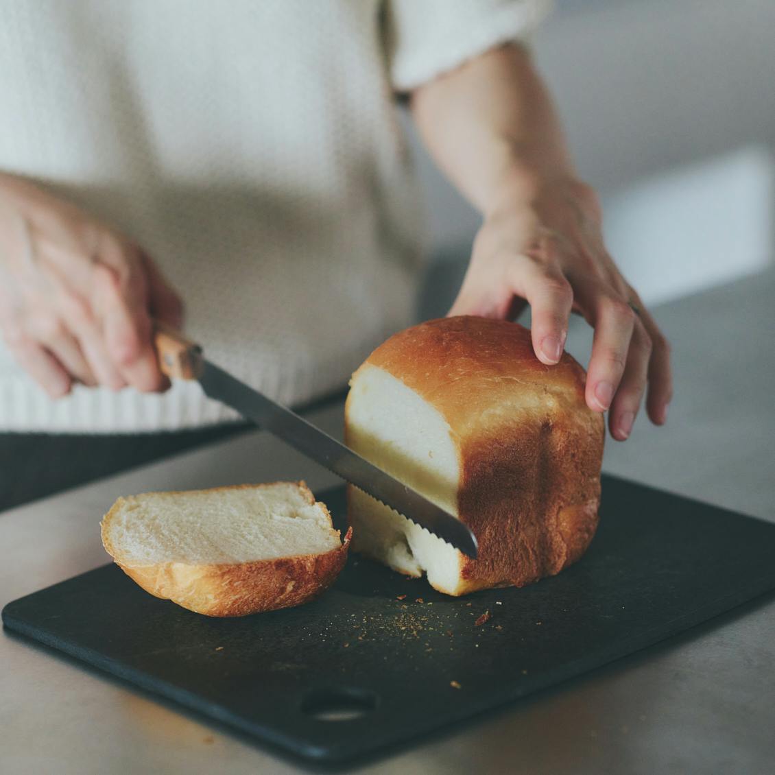 パナソニックのコンパクトなホームベーカリーで小さな焼きたてパンの