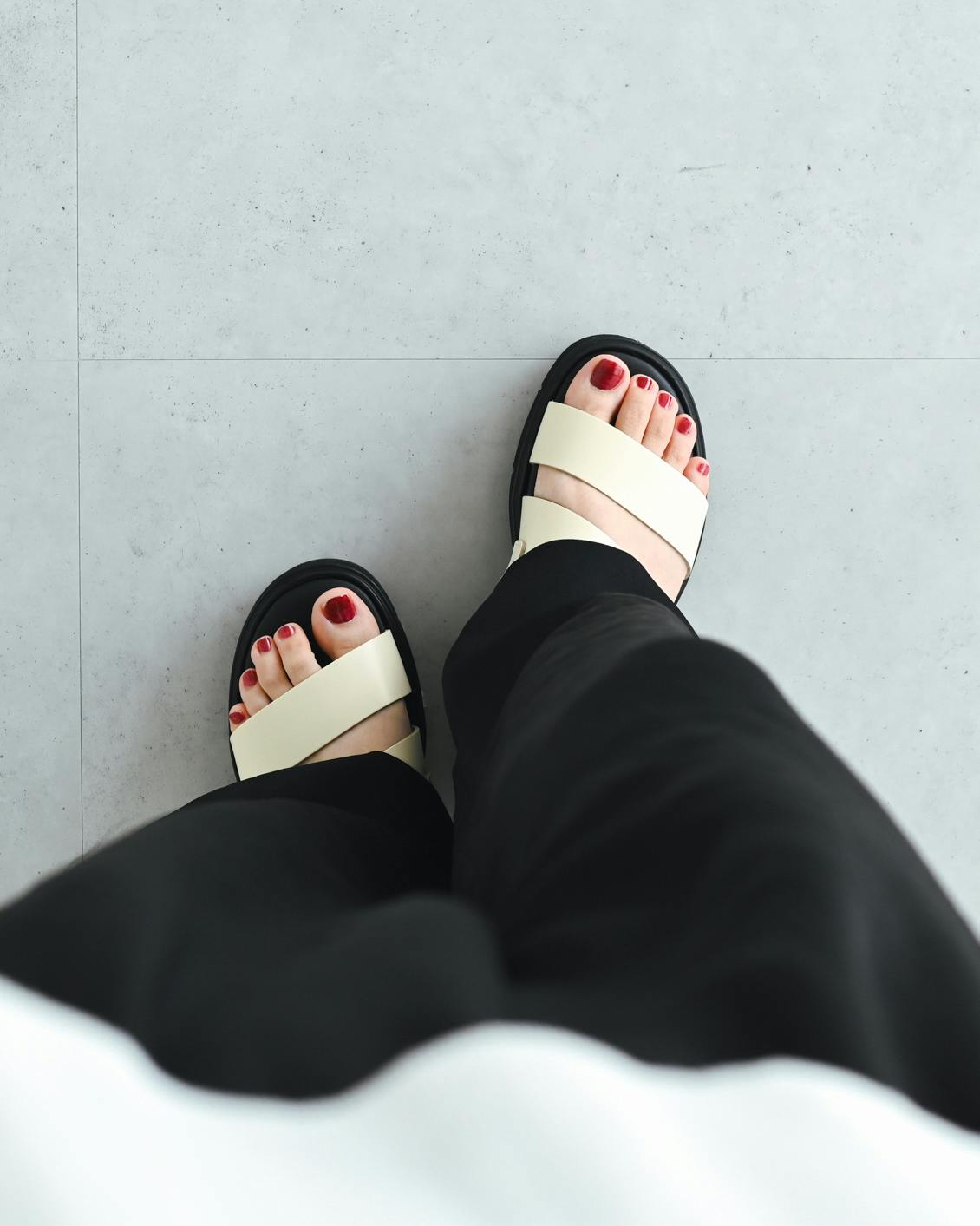 夏の足元、何はこう？】厚底でも品よく軽やか。BEAUTIFUL SHOESの