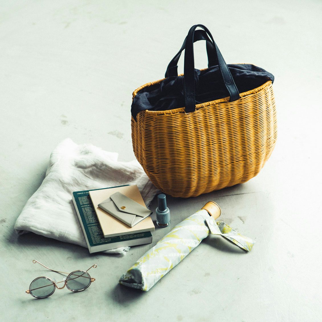 ころんと丸い、レザーハンドルのかごバッグ - 北欧、暮らしの道具店