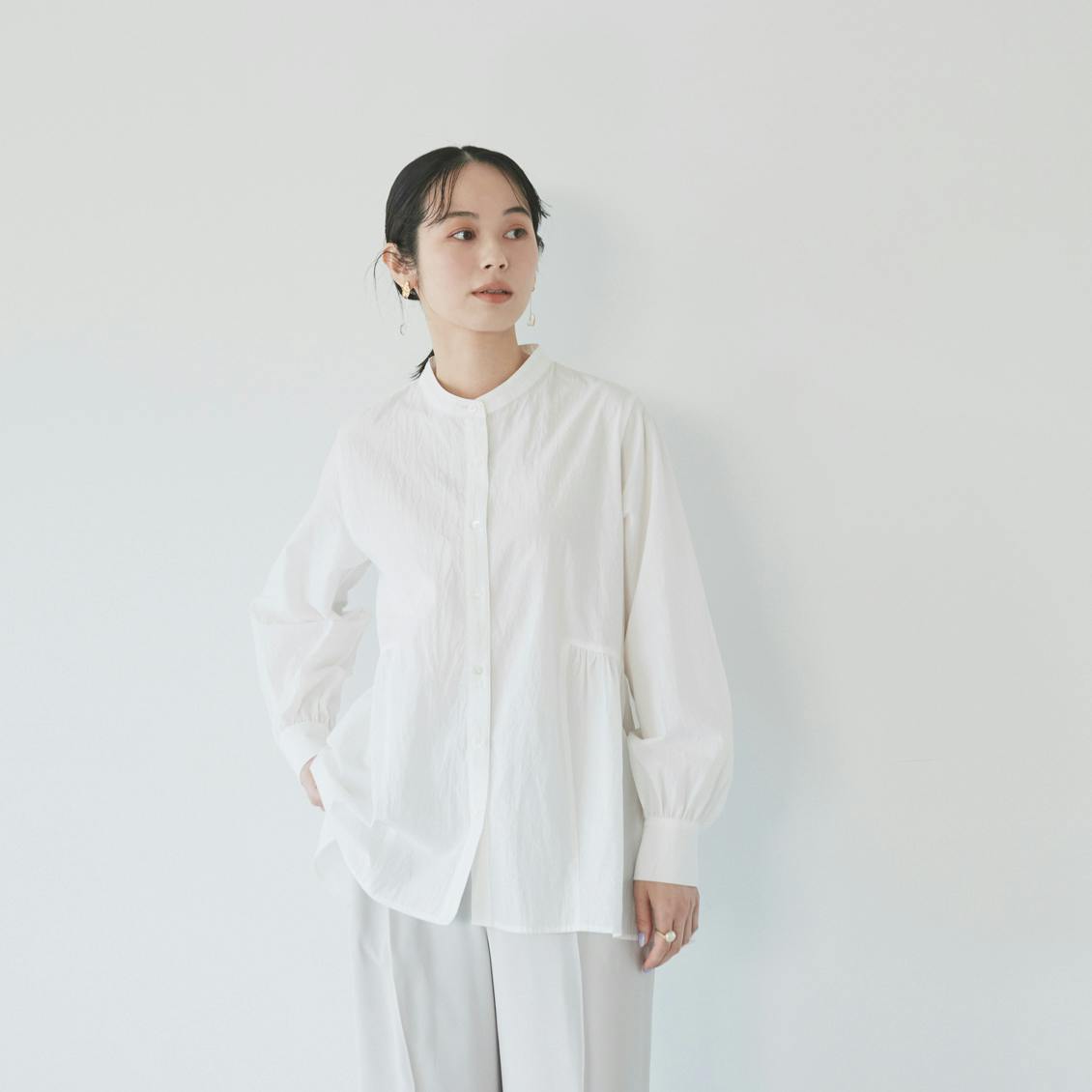 洗いざらしで着られるサイドギャザーブラウス - 北欧、暮らしの道具店