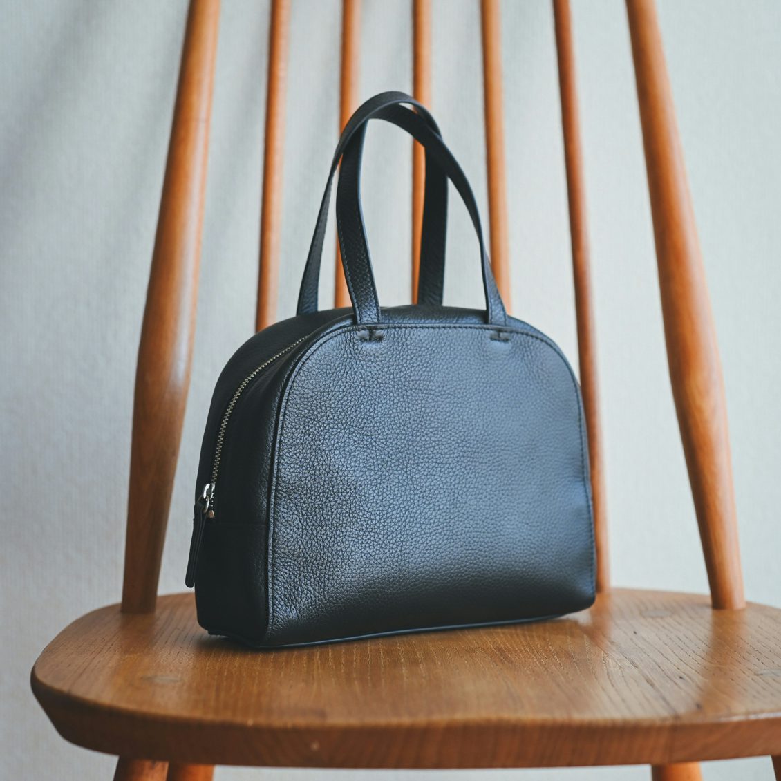 装いを、ちょっと特別に」レザーのミニハンドバッグ / ボストン - 北欧