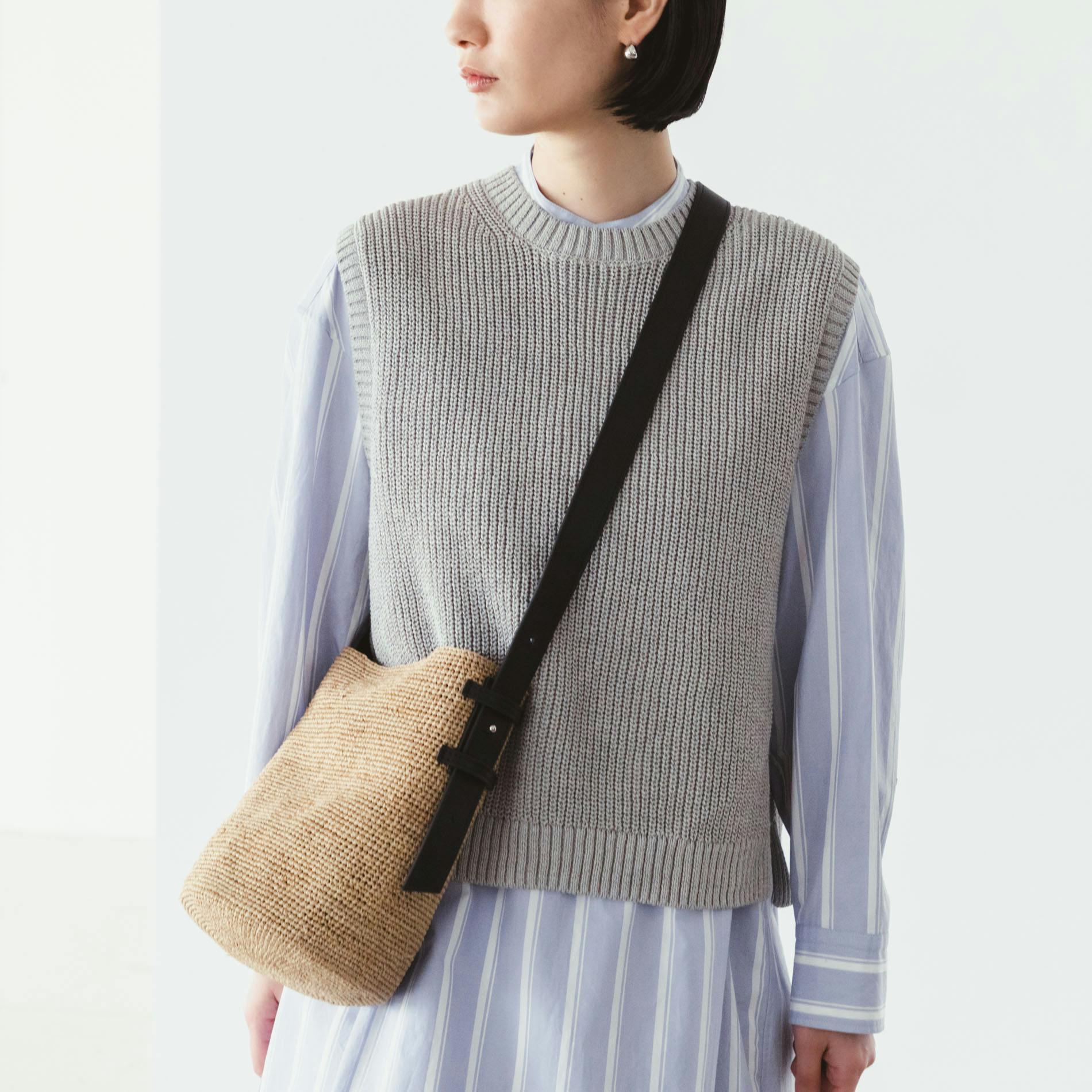 大人を、軽やかに」ラフィアのショルダーバッグ - 北欧、暮らしの道具店