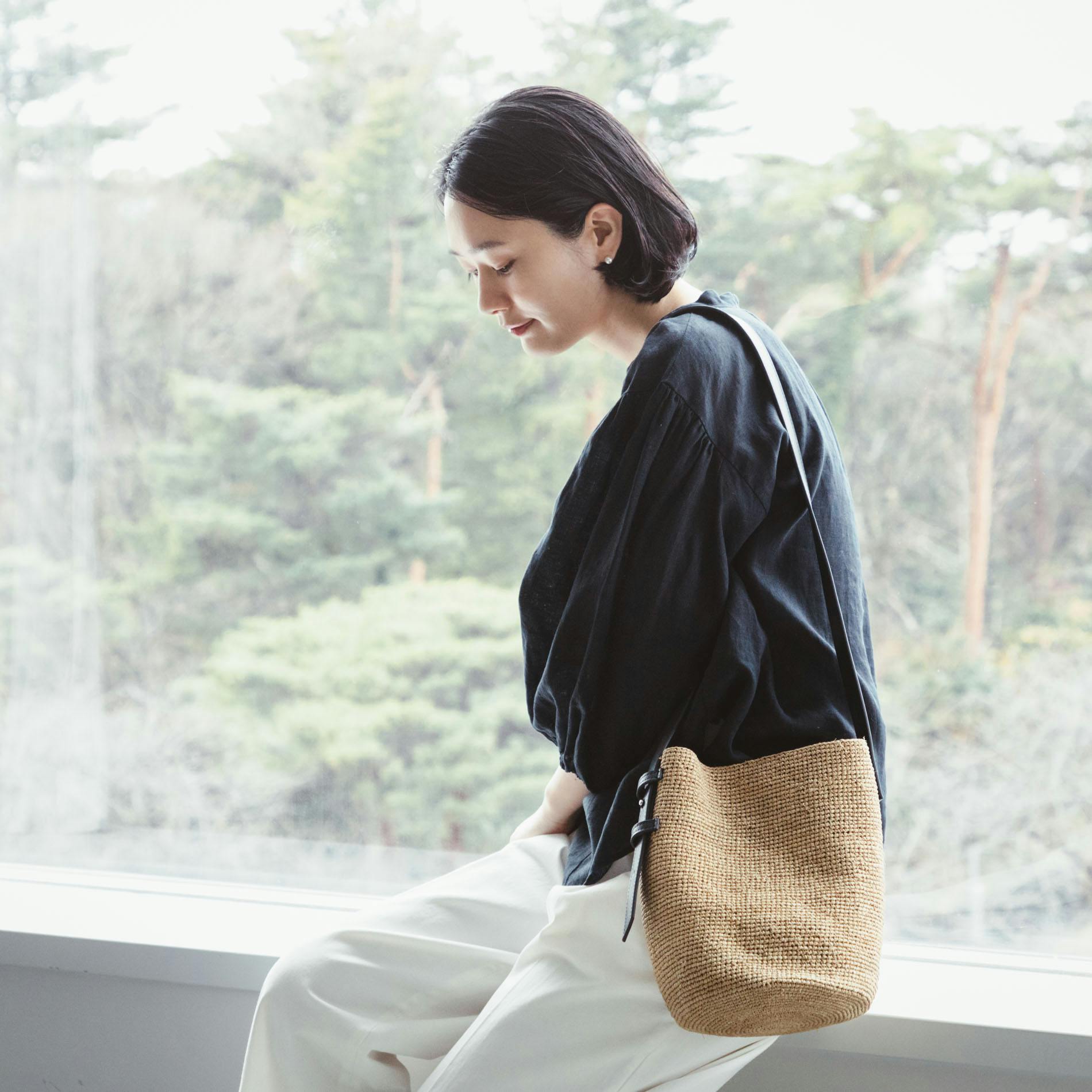 大人を、軽やかに」ラフィアのショルダーバッグ - 北欧、暮らしの道具店