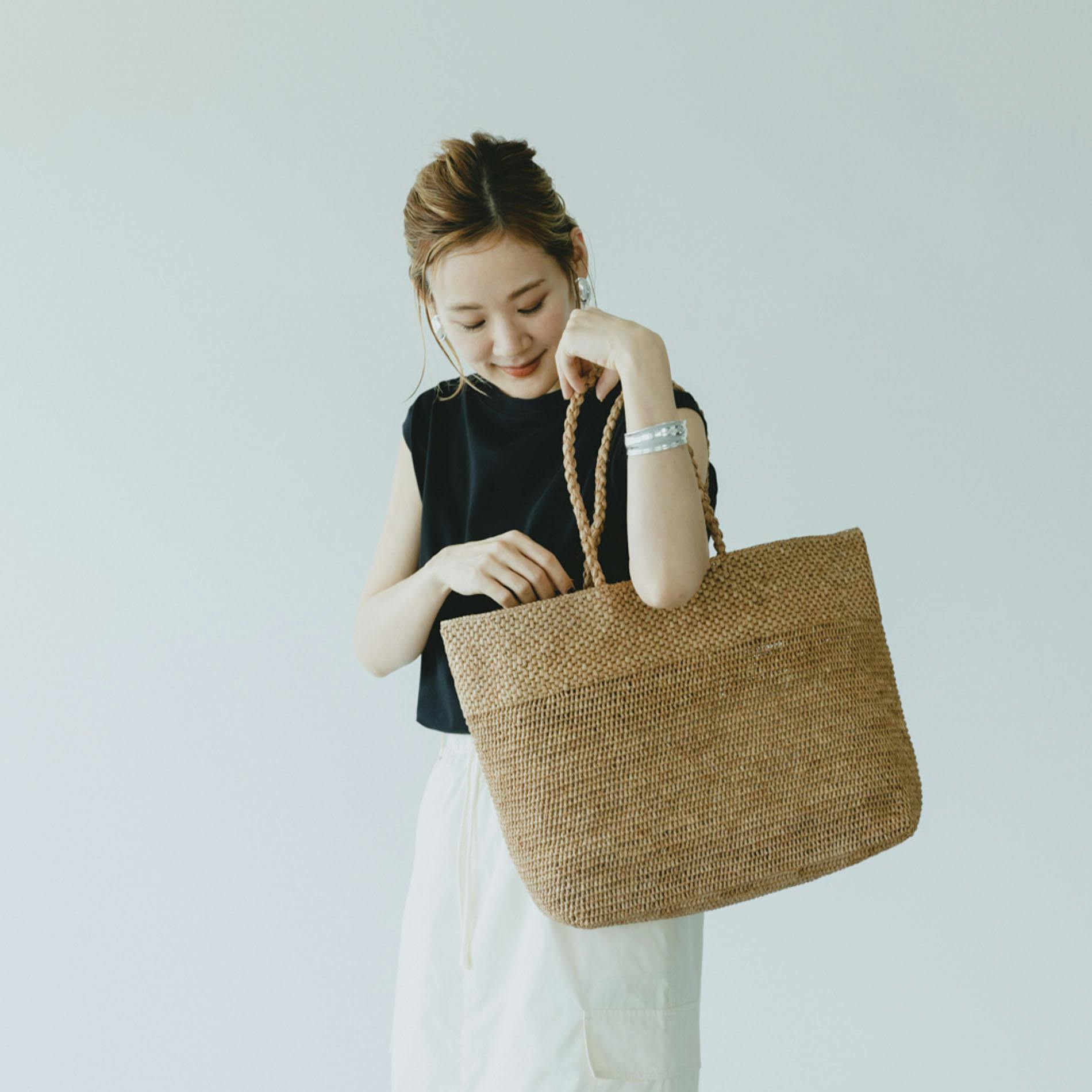 ラフィアのトートバッグ（横長） - 北欧、暮らしの道具店