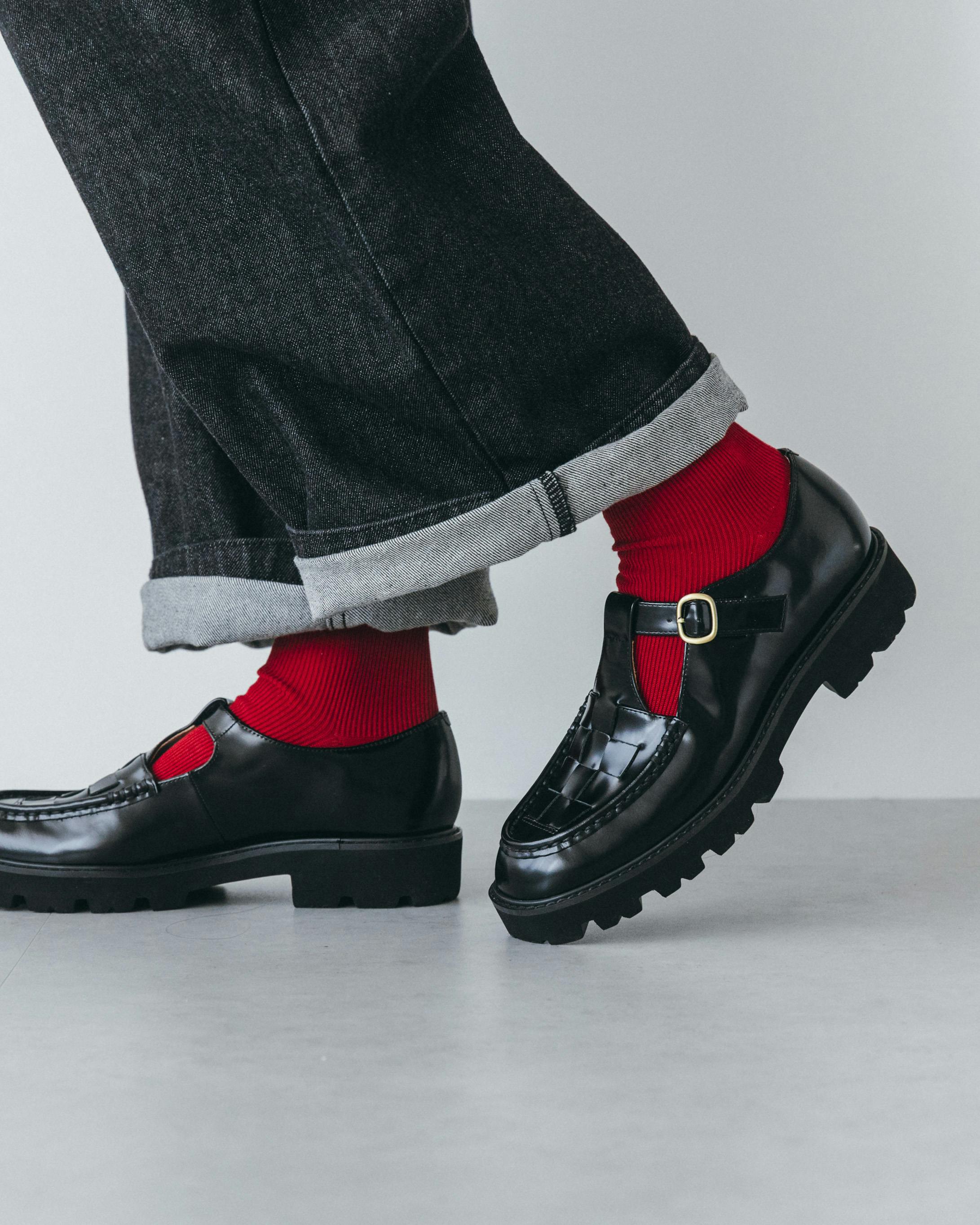 つま先踊る、大人の相棒」こだわりソールのTストラップシューズ / 牛革