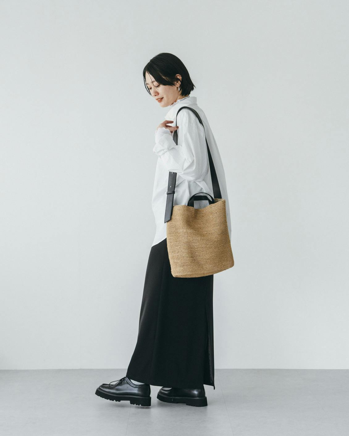 品よく、たっぷり」ラフィアのショルダートートバッグ - 北欧、暮らし