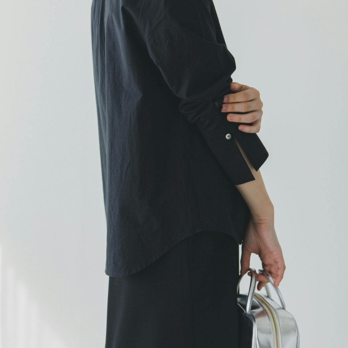 やわらかに、凛と」すずらん揺れる刺繍ブラウス / ホワイト、ブラック