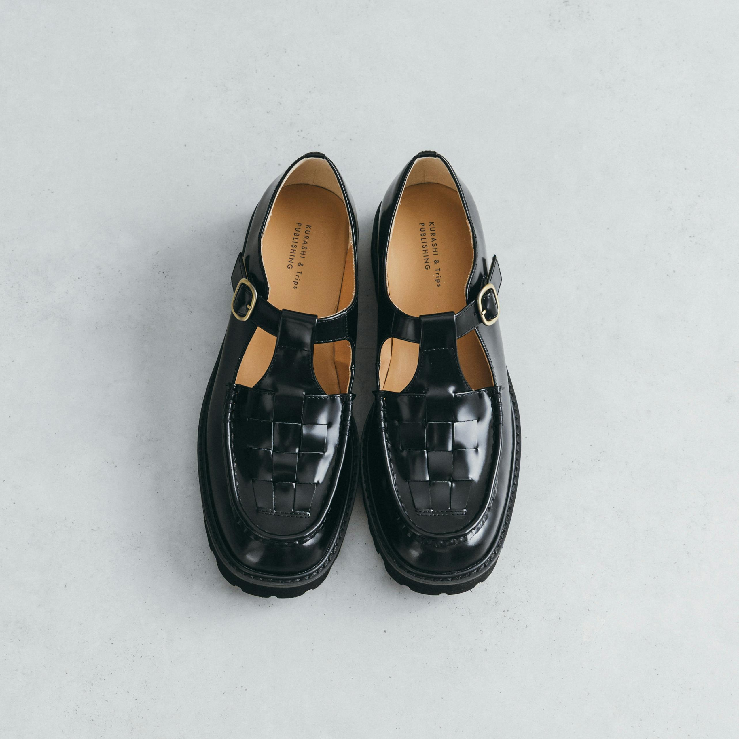 KURASHI&Trips PUBLISHING / こだわりソールのTストラップシューズ