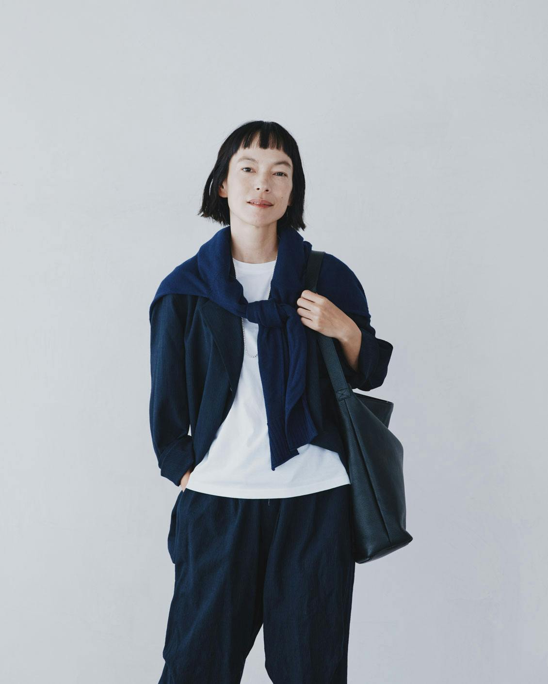 オンオフ頼れる、レザーのショルダーバッグ - 北欧、暮らしの道具店