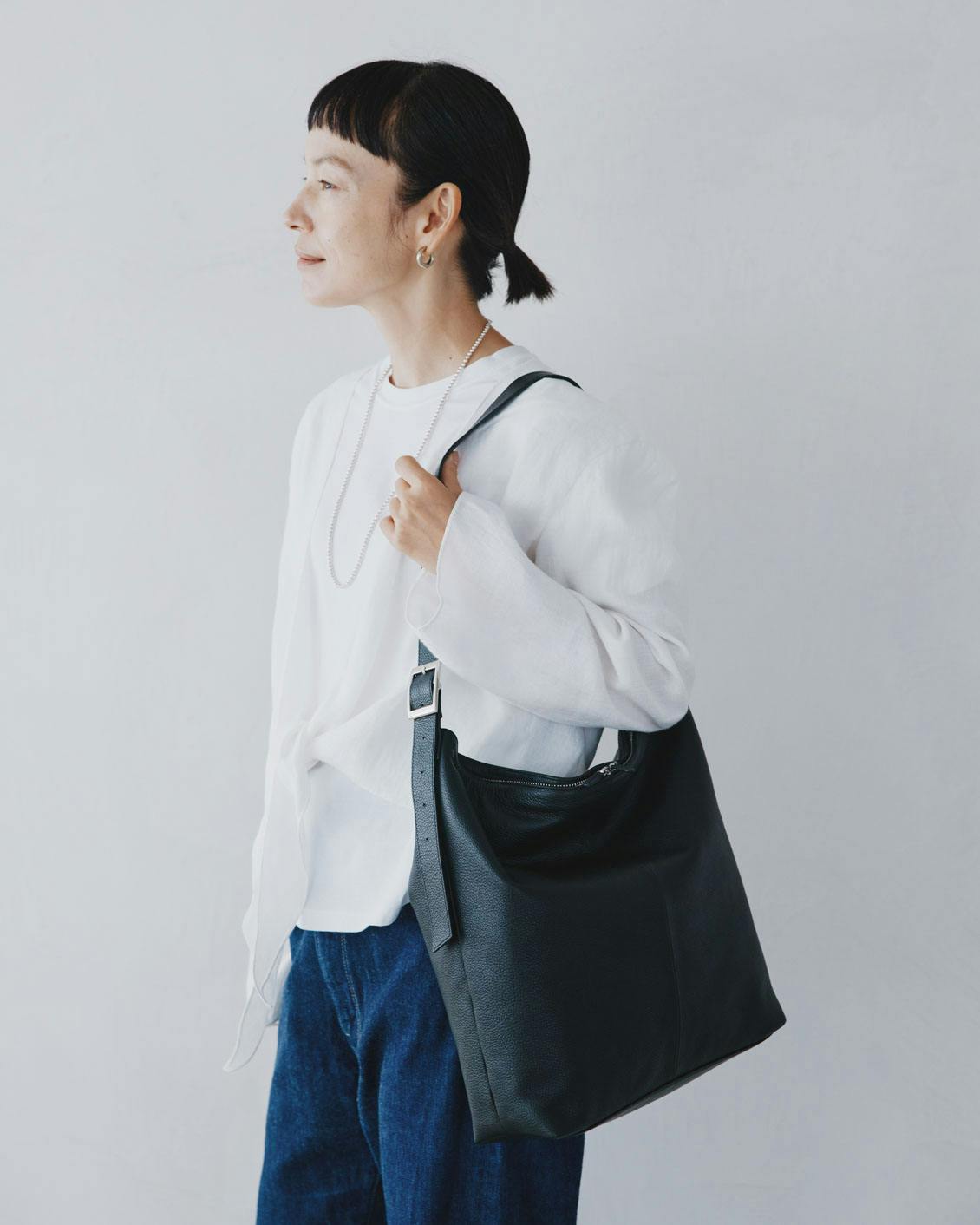 オンオフ頼れる、レザーのショルダーバッグ - 北欧、暮らしの道具店