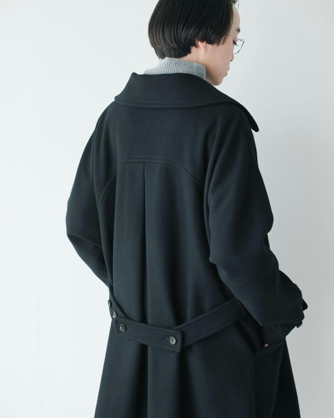 当店限定】「シックに、かろやか」バックベルトのウールコート