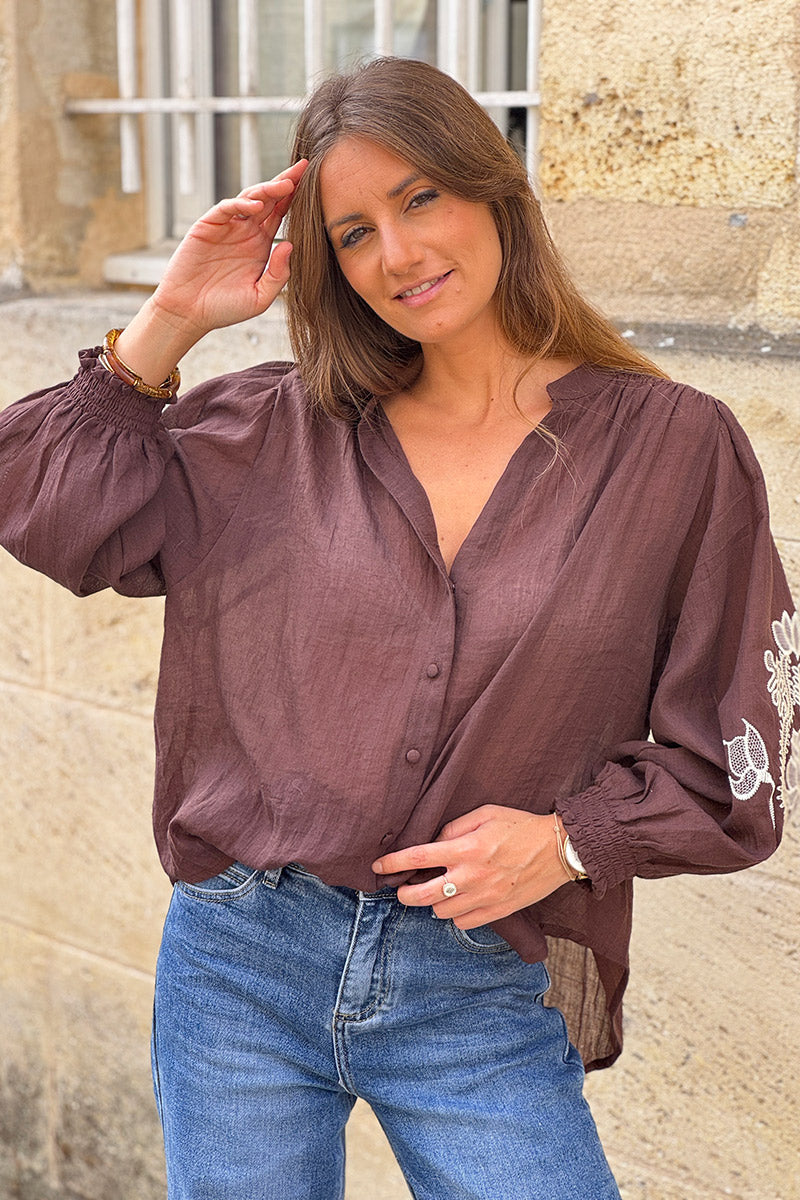 Chemisier marron en coton broderie paisley sur les manches chauve