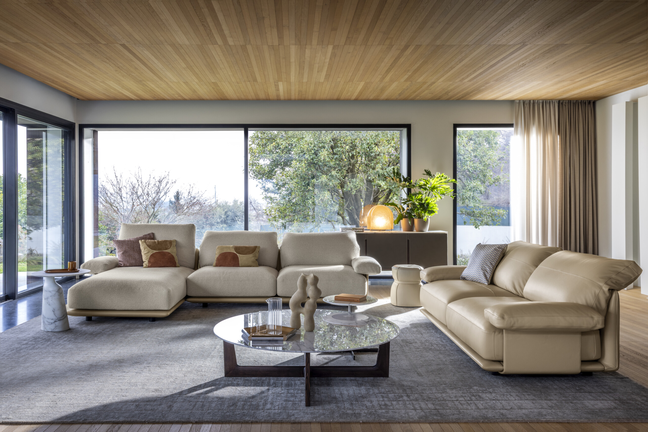 Poltrona Frau】ポルトローナ・フラウの最新作は、 リラックス感を追求