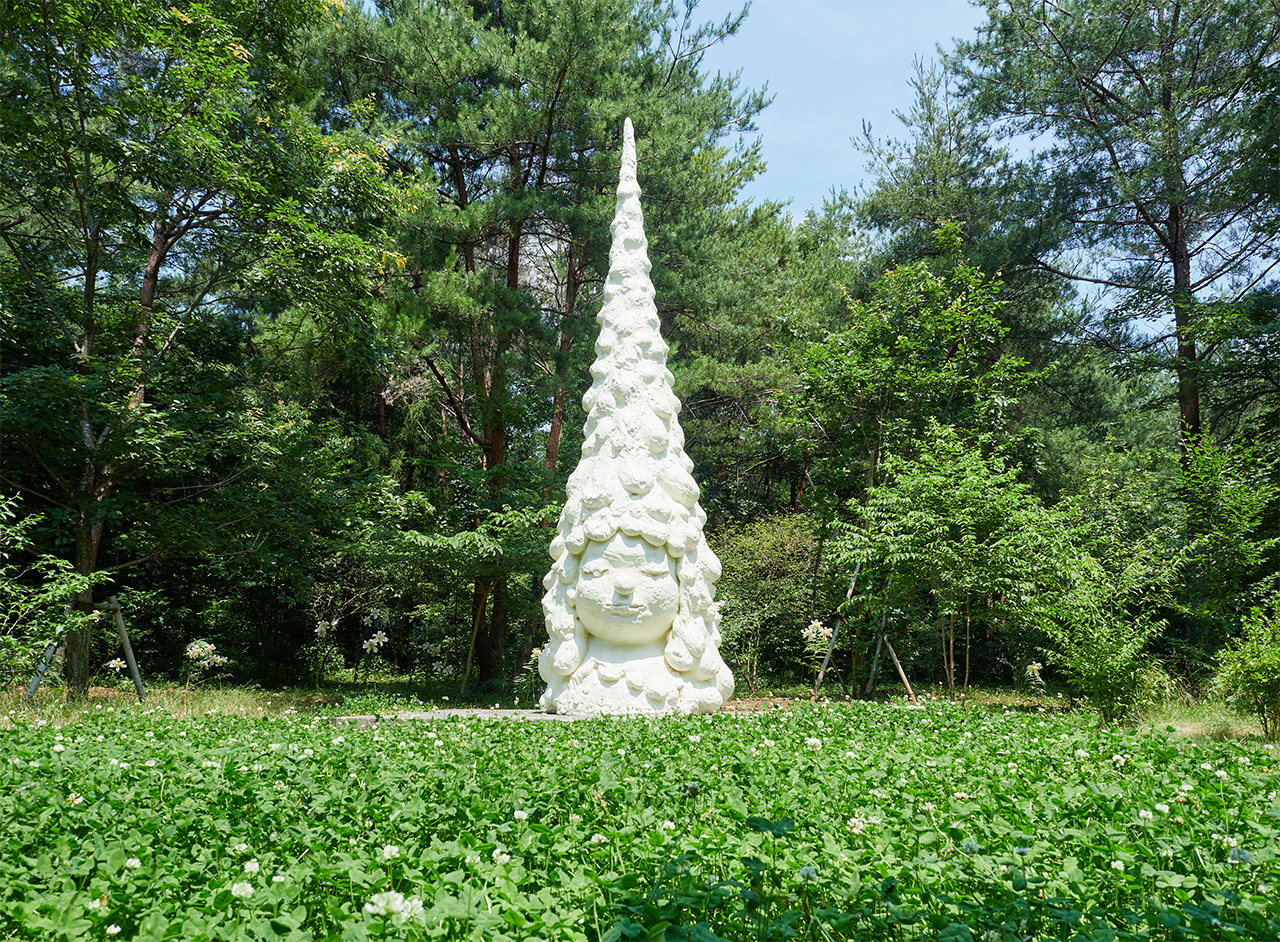 奈良美智｜インタビュー「僕の彫刻が、麻布台ヒルズに集う人々の日常の