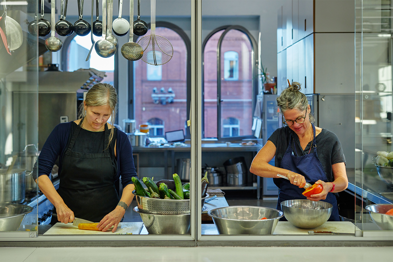 ベルリンで生まれ、東京で醸され、私たちの体内に滑り込む——THE