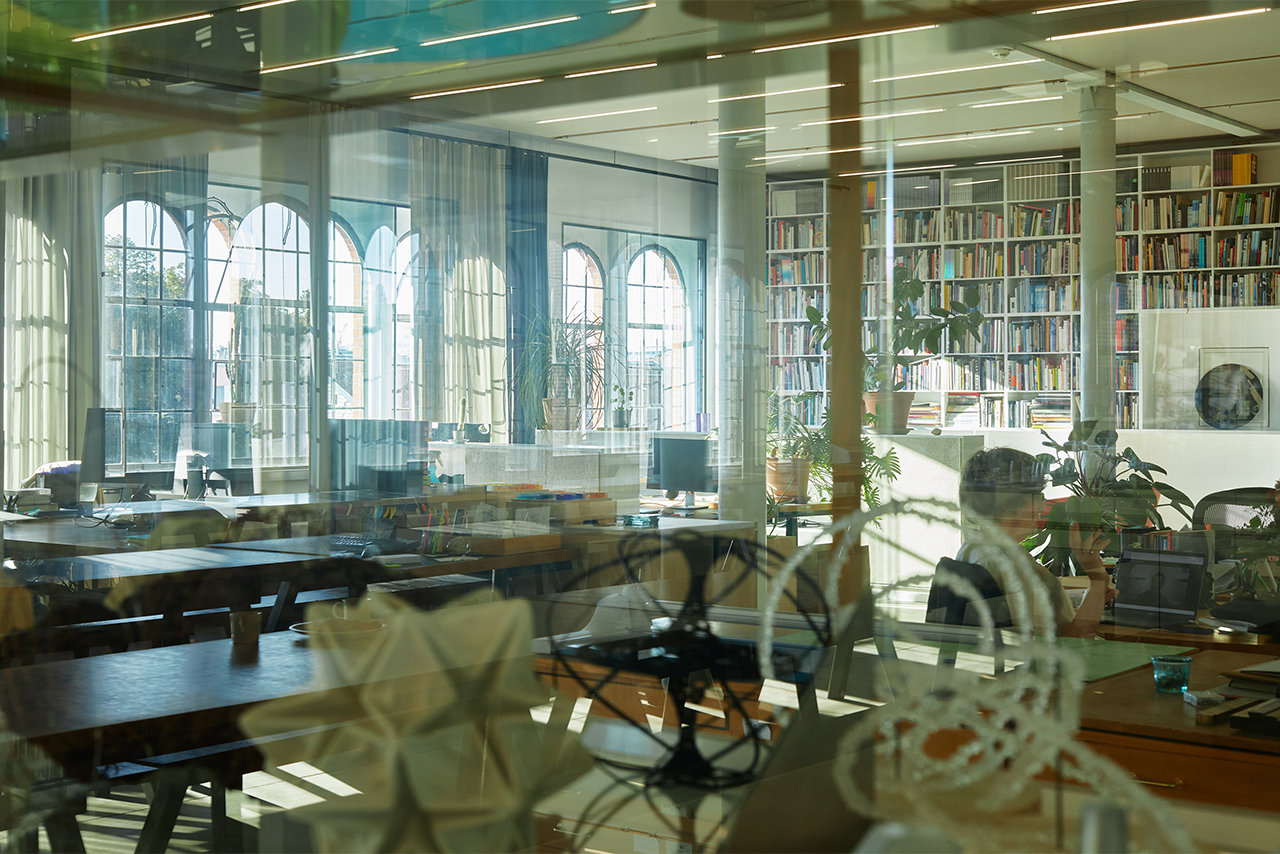 ベルリンで生まれ、東京で醸され、私たちの体内に滑り込む——THE