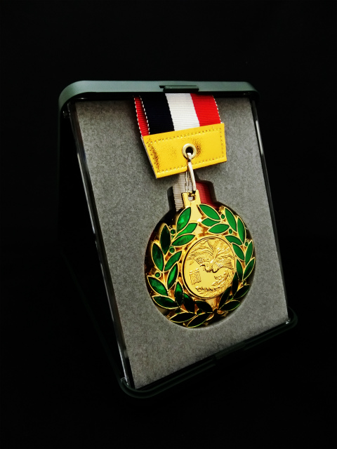 勲章メダル No.2 （アンチモニー金属製/直径65mm）