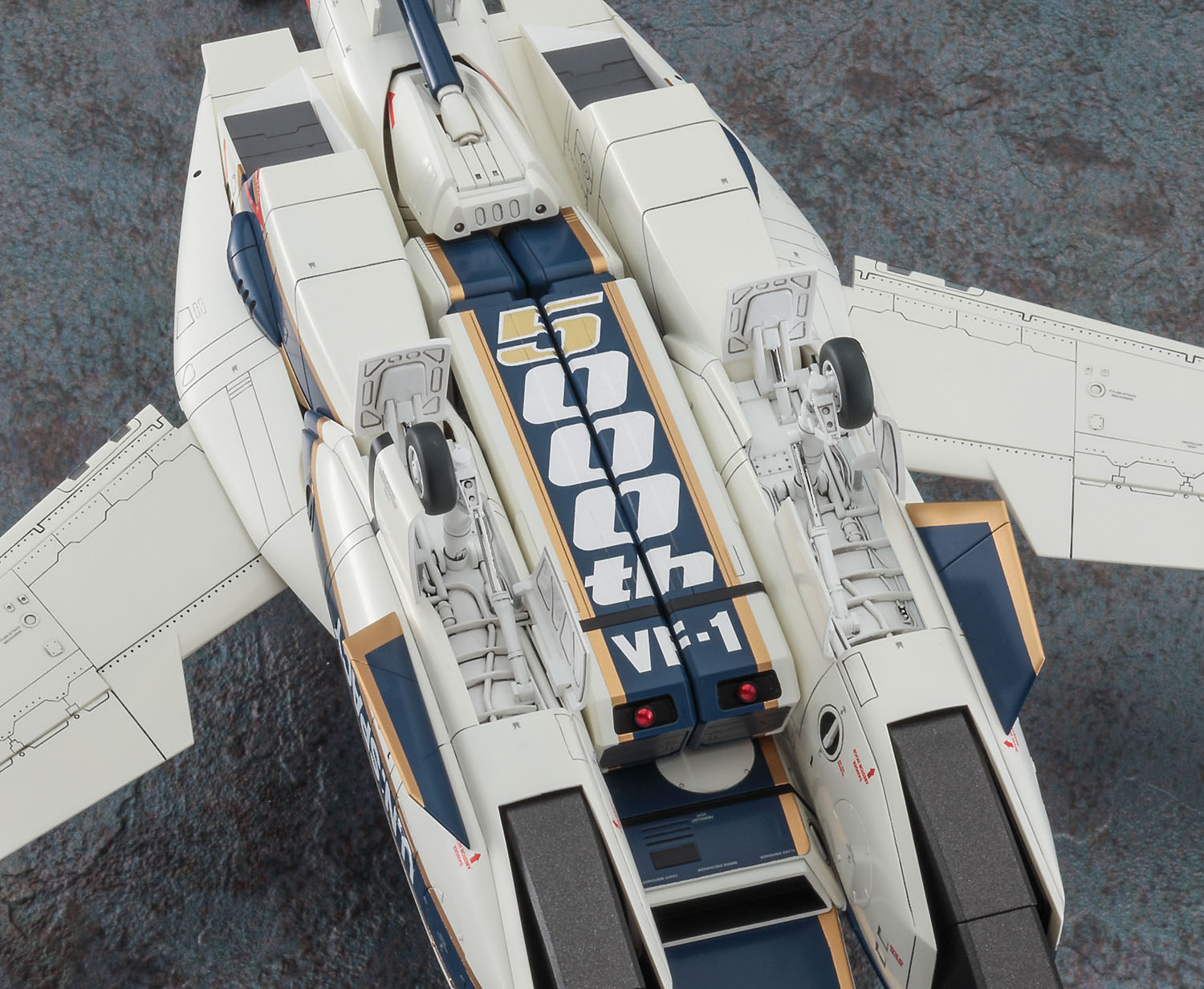 ハセガワ 65879 1/48 VF-1A バルキリー “生産5000機記念塗装機”『超