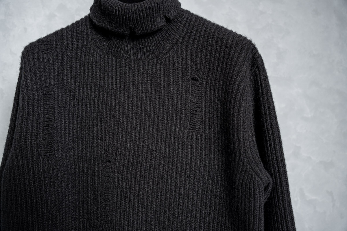 アンドゥムルメステールのハイネックダメージニット | HUES 福岡