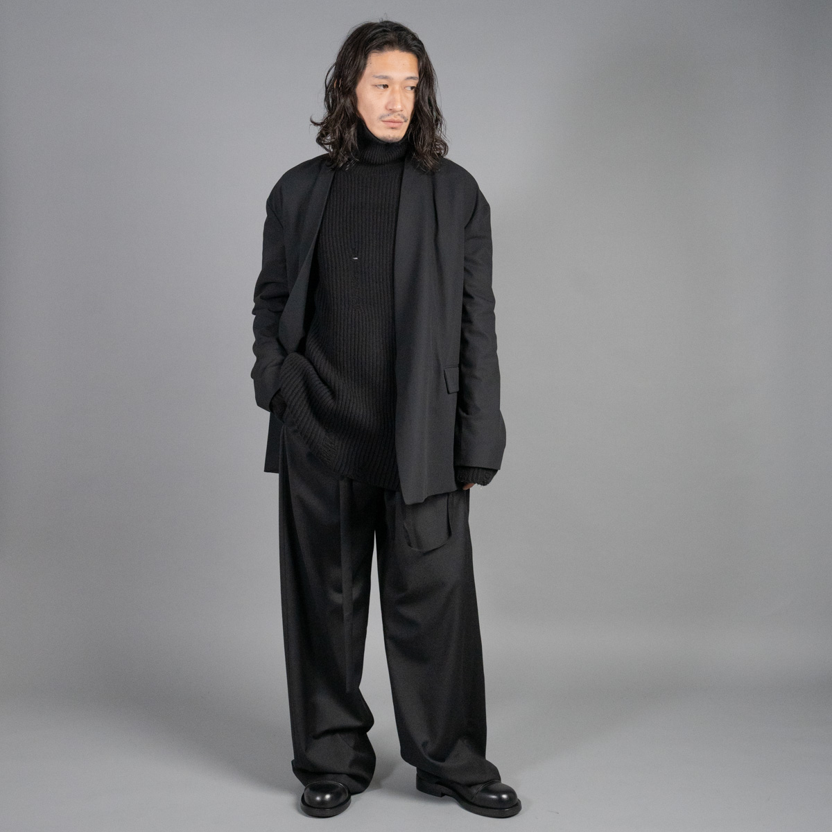 アンドゥムルメステールのハイネックダメージニット | HUES 福岡