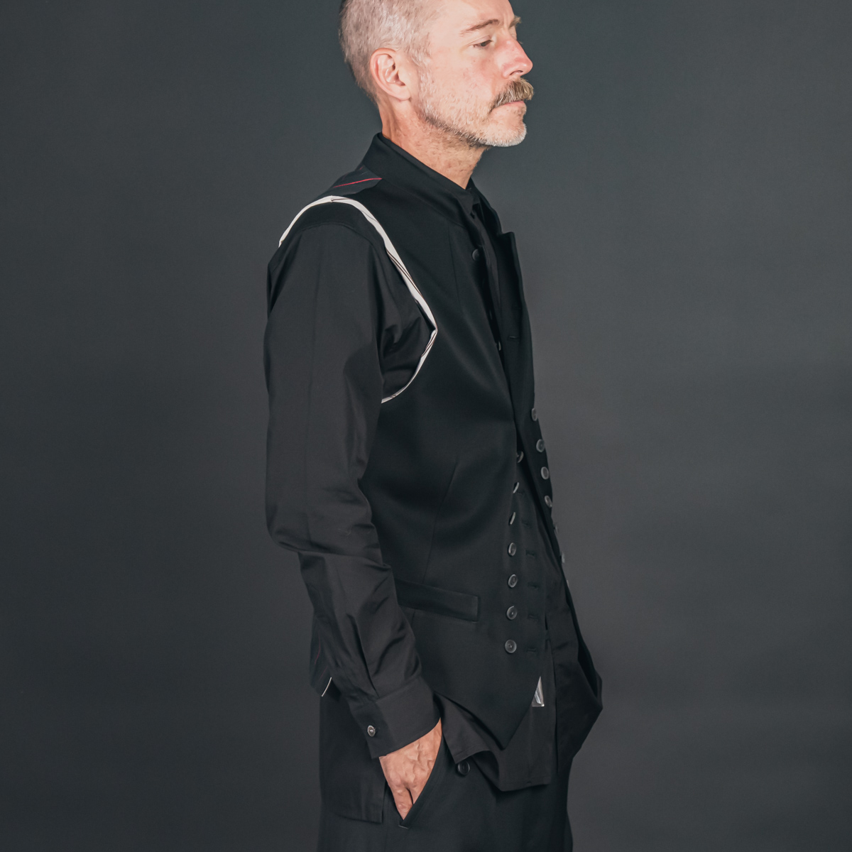 ヨウジヤマモト24年秋冬 スタンドカラー24ボタンベスト | HUES 福岡