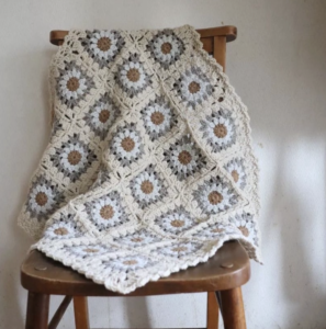 ふんわりあったか｜レトロでかわいいお花モチーフのブランケット