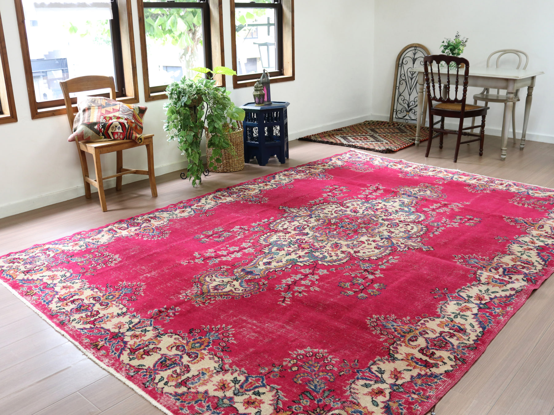 訳あり 超レア トルコヴィンテージラグ ローズ 206×113 薔薇