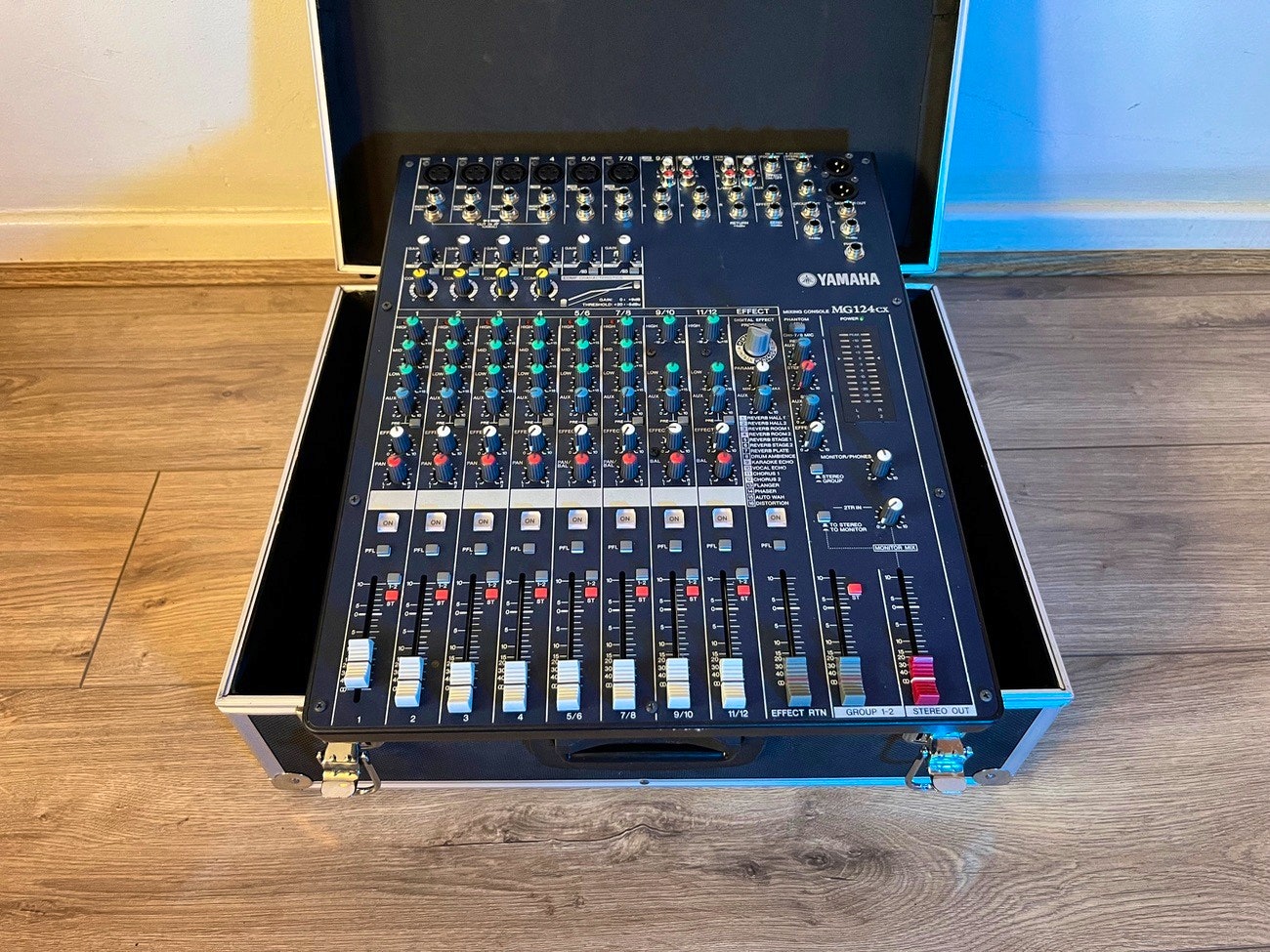 ジャンク品 YAMAHA MG124CX ミキシングコンソール ジャンク品 YAMAHA