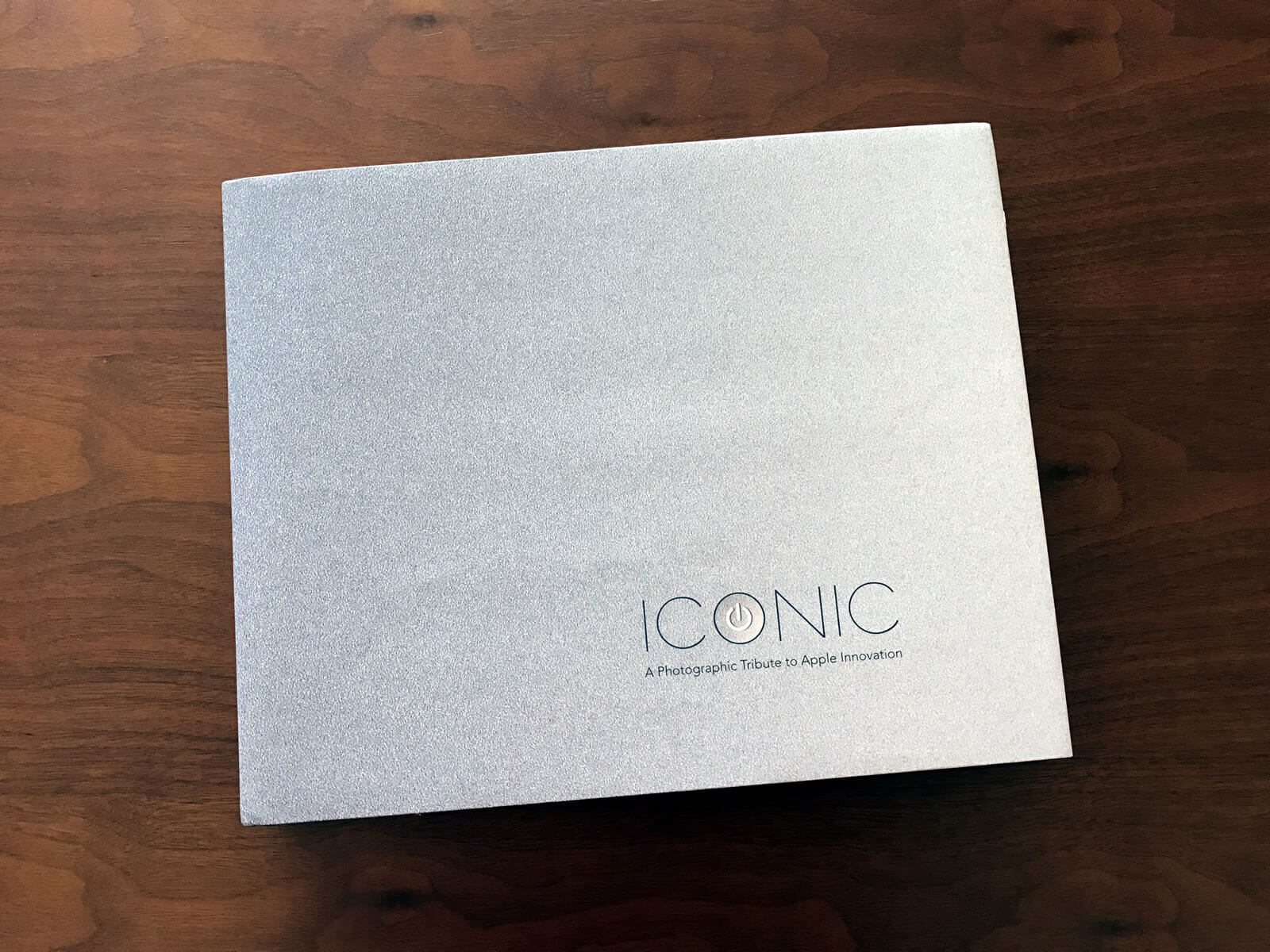 Apple デザインの 20 年間を 450 枚の写真で記録した写真集 「Designed