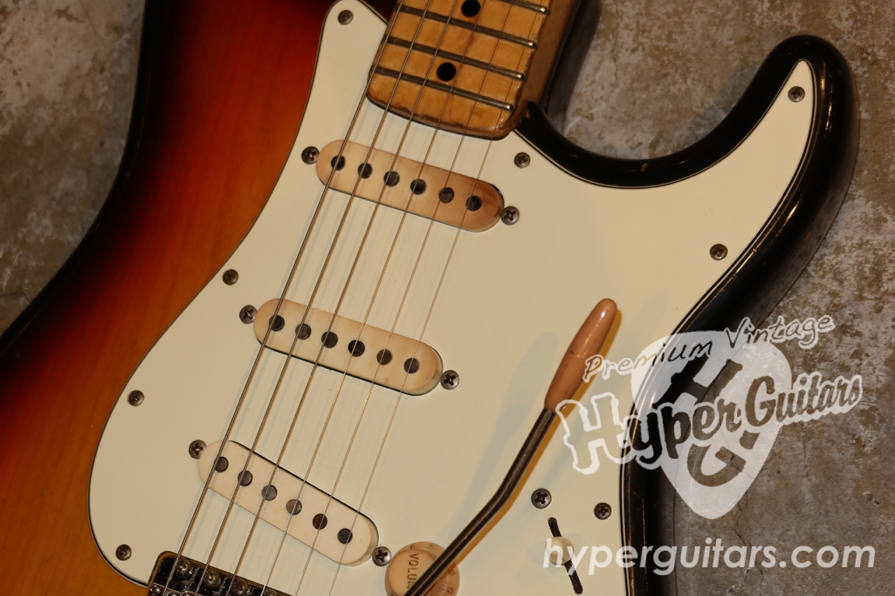 Fender '73 Stratocaster - サンバースト / メイプル - ハイパー