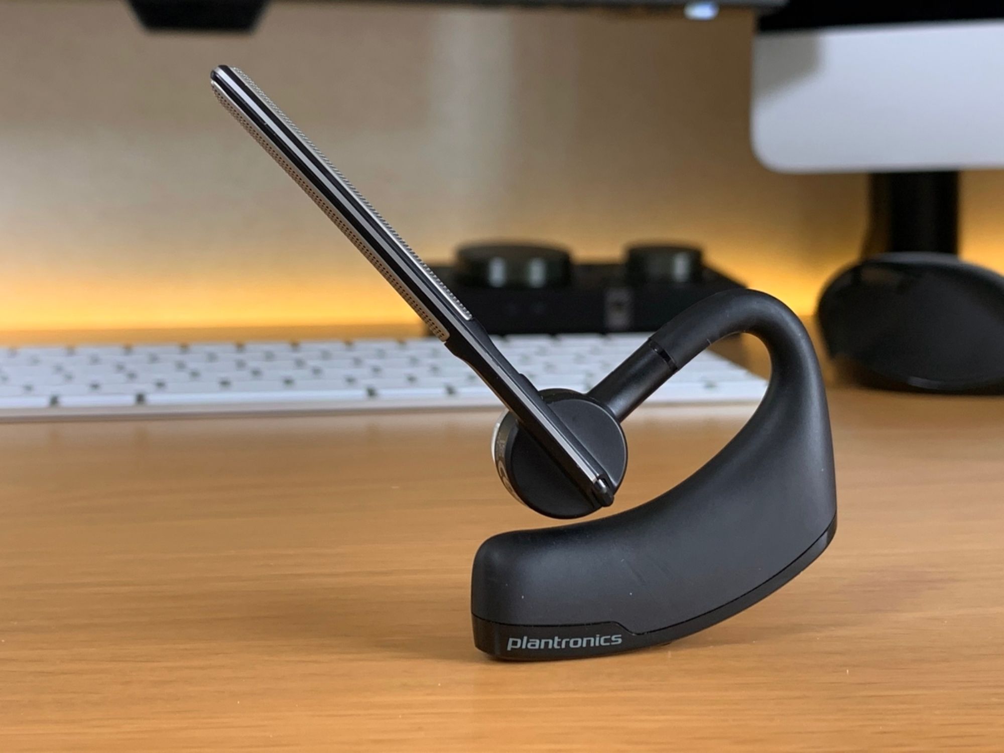 レビュー】ヘッドセットの最適解。「PLANTRONICS Voyager Legend