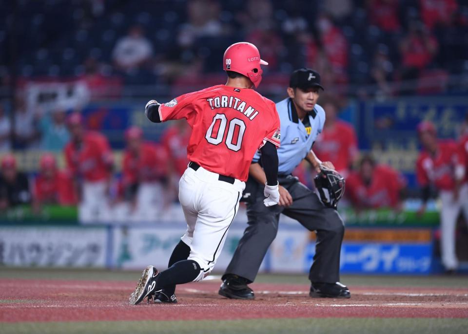 劇的トライ！？ロッテ・鳥谷が ラグビーのような華麗なステップで