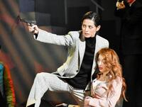 宝塚 雪組新トップ・朝美絢 プレお披露目「愛の不時着」初日 切ない恋