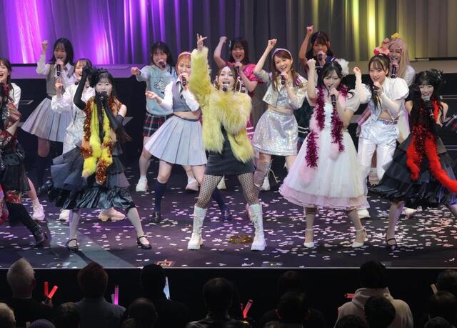 後藤真希 AKBライブに降臨 網タイツ＆ミニで熱唱の39歳、違和感