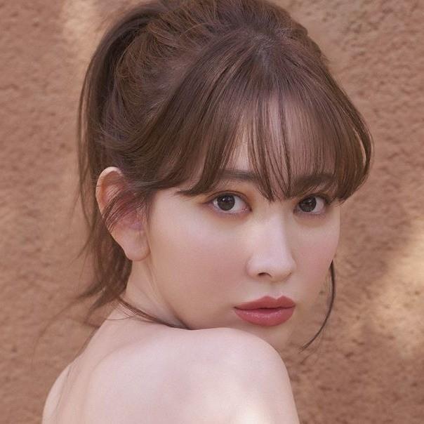 元AKB48・小嶋陽菜 最後「かもしれない」写真集 絶景ボディを解放