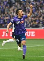 J1広島 大卒新人・中村草太が異次元の7戦5発目 リーグ初スタメンで