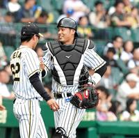 甲子園をムード一変 267日ぶりに「捕手・原口」 矢野監督「使いたい