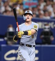 阪神 佐藤輝明がバックスクリーンへ2試合ぶりの一発 自身初の30号に