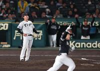 阪神無念、日本一ならず 逆転負けで4連敗終戦 延長十一回に村上が決勝
