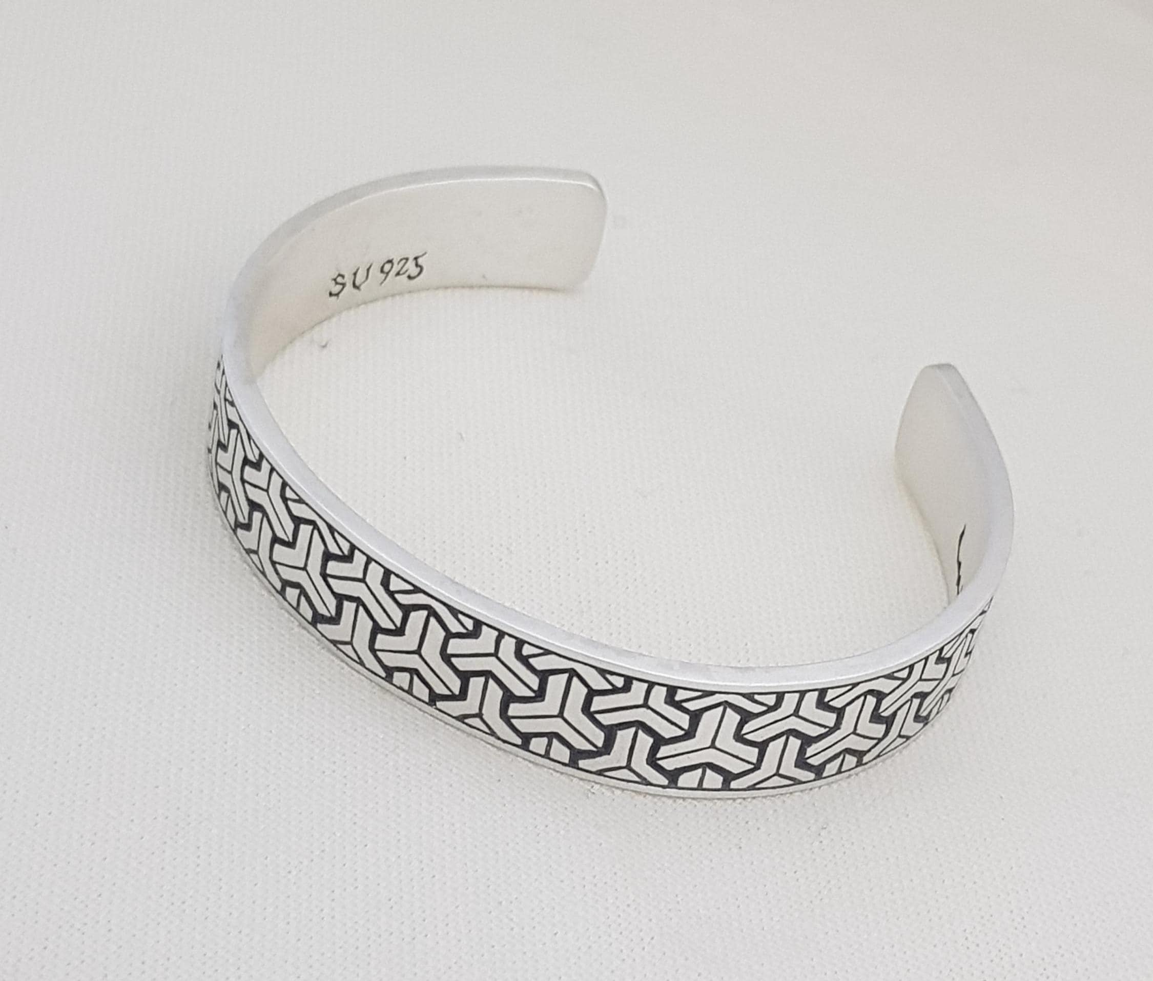 幾何学模様のカフバングルブレスレットシルバーバングルメンズ