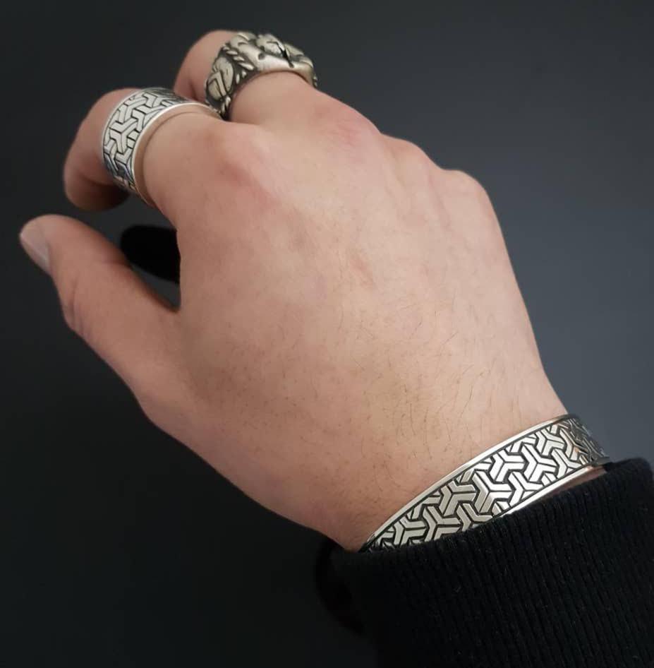 幾何学模様のカフバングルブレスレットシルバーバングルメンズ