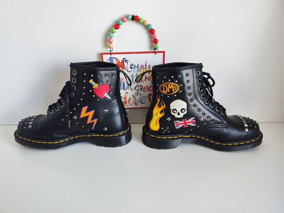 Dr Martens 1460 8 Hole Rock Ability Rock & Roll Skull Ankle Black