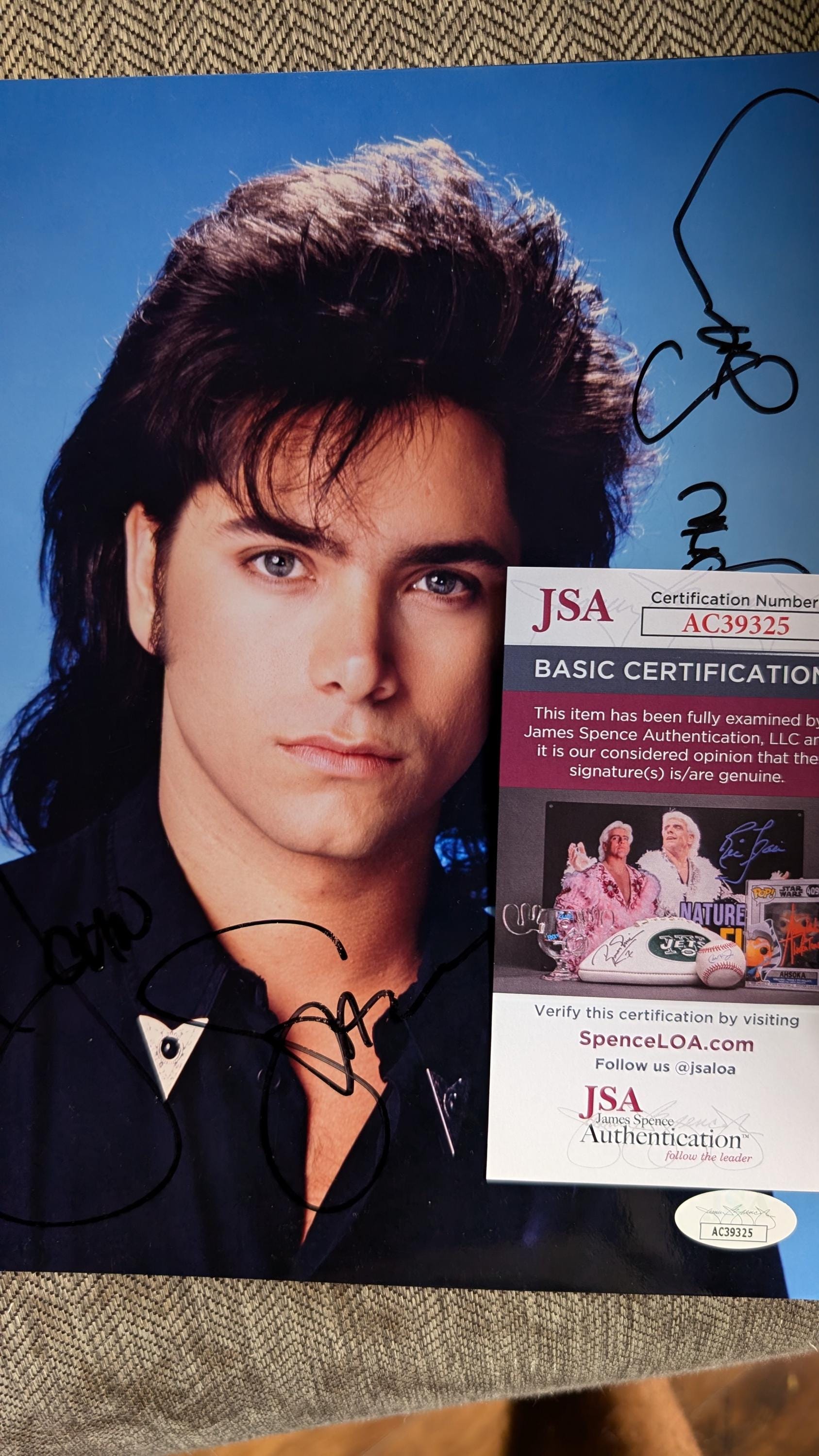 フルハウスのジョン・ステイモスおじさんジェシーのサイン入り8 x 10