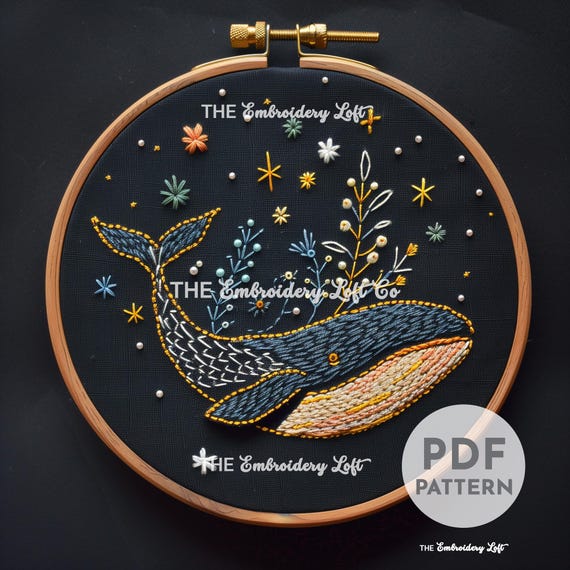 天空のクジラの手刺繍パターン、星と花のあるシロナガスクジラ、花の