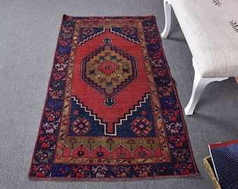 トルコ絨毯、幾何学模様のヴィンテージ絨毯、102 x 165 cmの