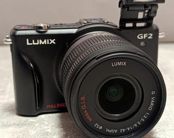 Digital Camera Panasonic Lumix DMC-GF2: Black 12.1 Mp 14-42mm KIT