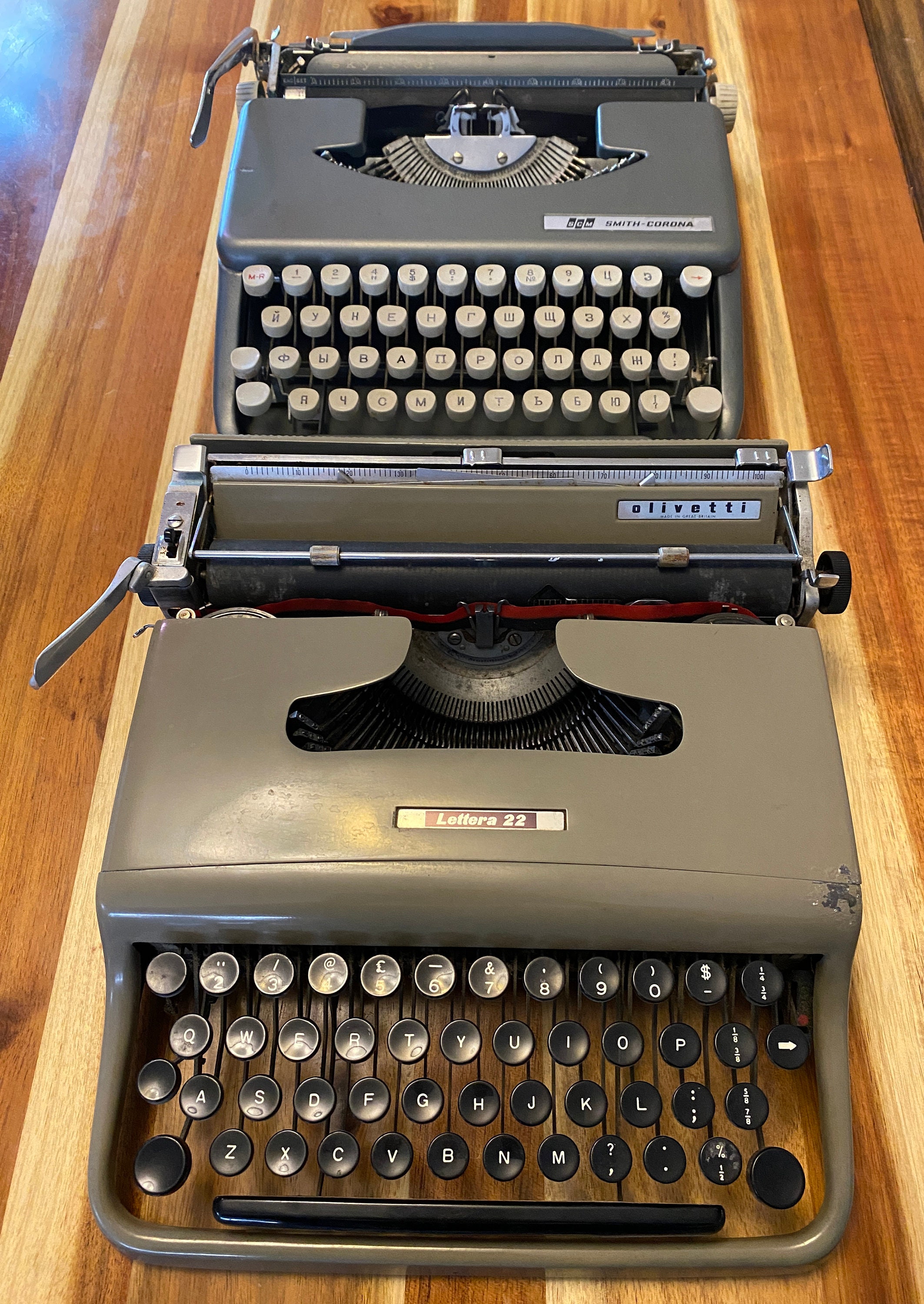 ヴィンテージタイプライター Olivetti Lettera 22 タイプライター