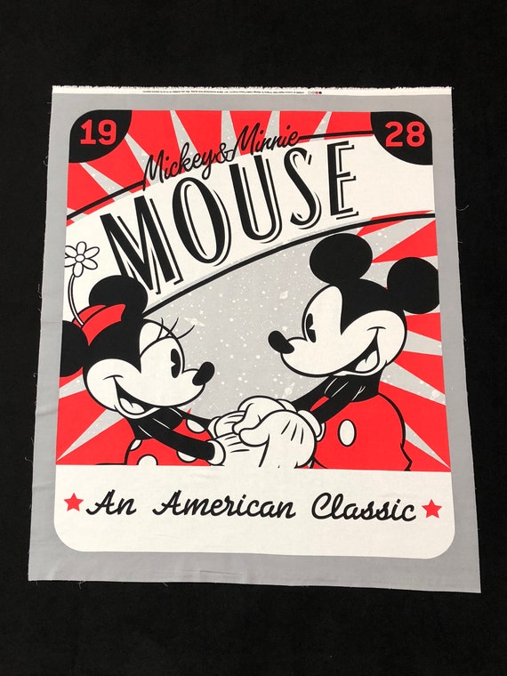 Disney Mickey and Minnie Mouse Love Scene, Springs Creative 35