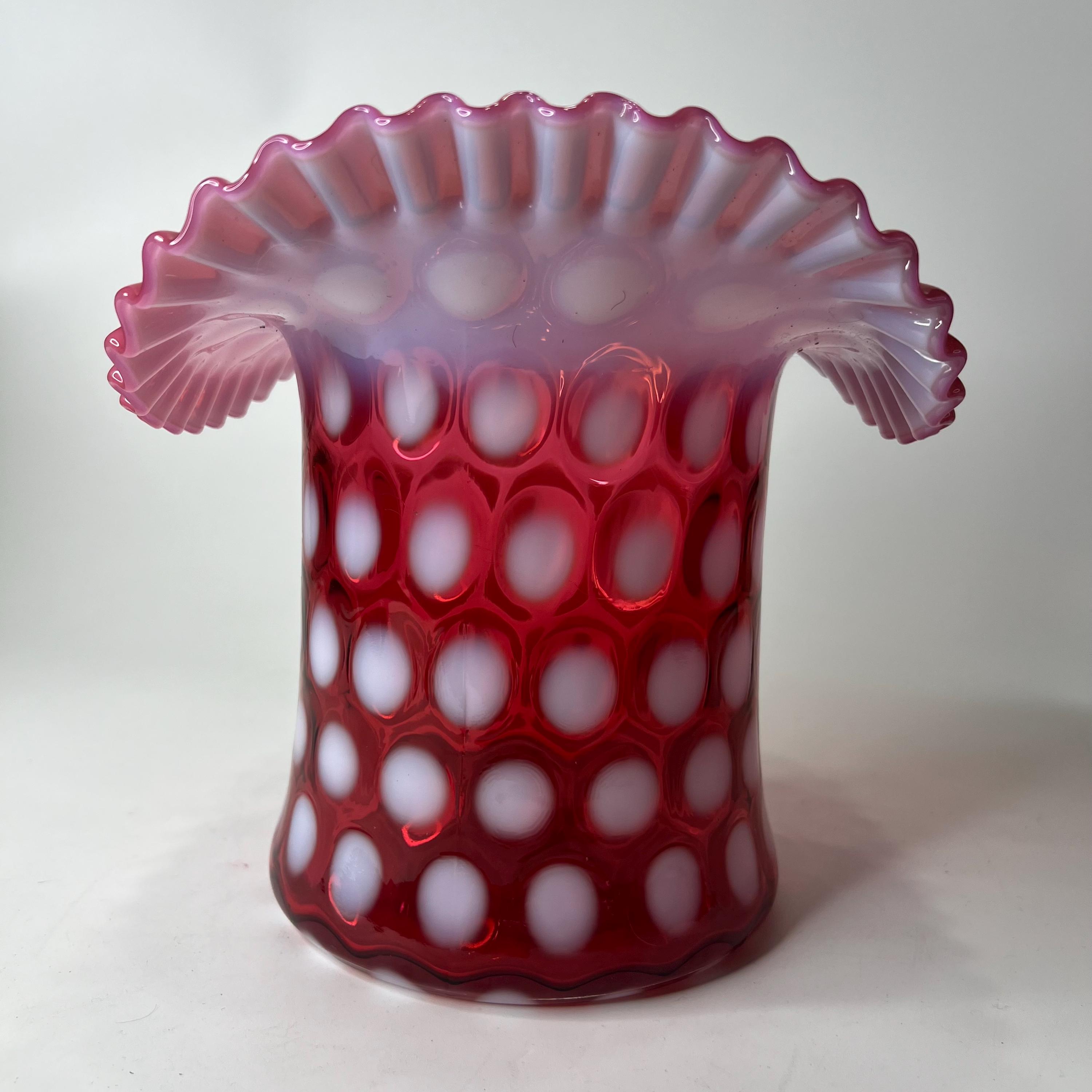 値下げしました！フェントン ドット クランベリーフリルガラス花瓶