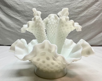 フェントン ホワイト ミルクガラス エパーニュ ホーン フラワー